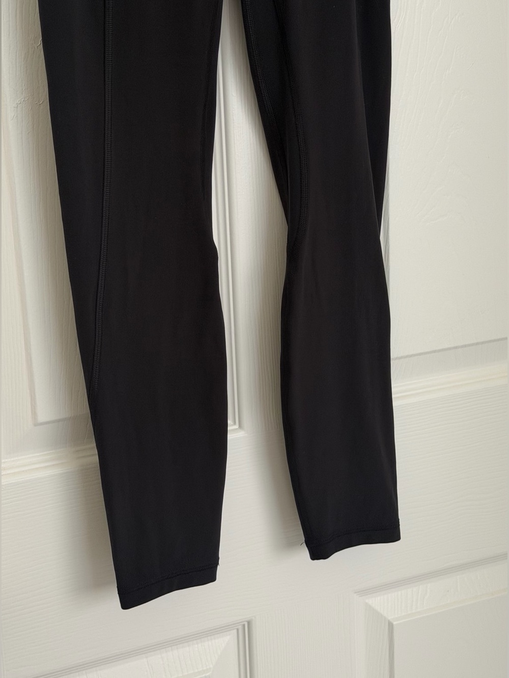 Lululemon Aligns w/ Pockets in Black - Picture 6 of 16